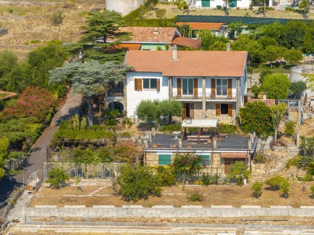 Case e ville in vendita di 344 m² in Via Padre Semeria, 249