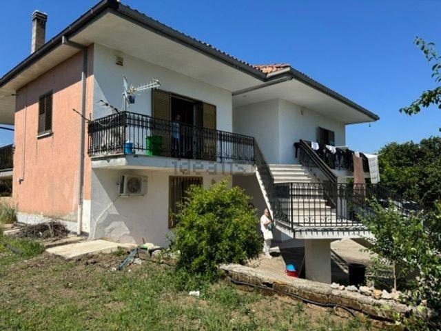Case e ville in vendita di 344 m² in Viale dei Platani, 20