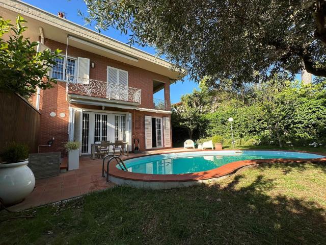 Case e ville in vendita di 345 m²