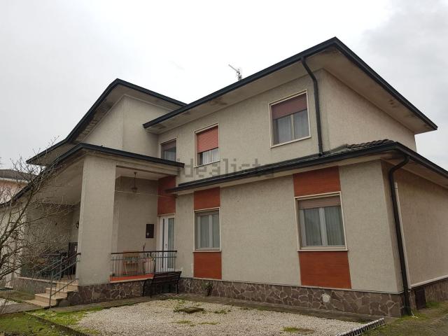 Case e ville in vendita di 345 m² in Via Alcide De Gasperi