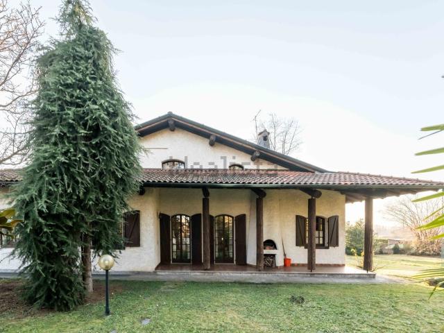 Case e ville in vendita di 345 m² in Via libertà