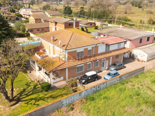 Case e ville in vendita di 345 m² in Viale di Castel Porziano