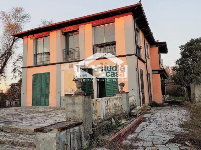 Case e ville in vendita di 345 m² in Strada Provinciale 16