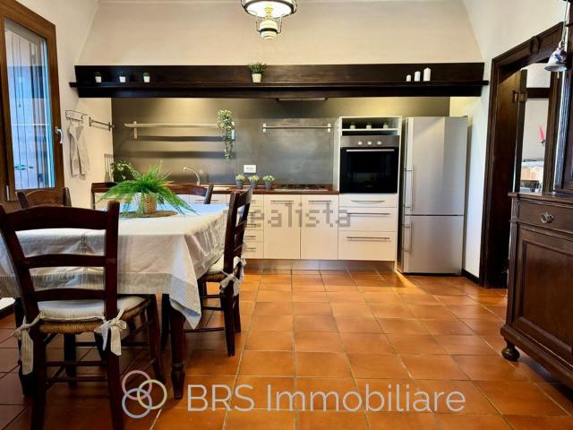 Case e ville in vendita di 346 m² in Via Chiesanuova