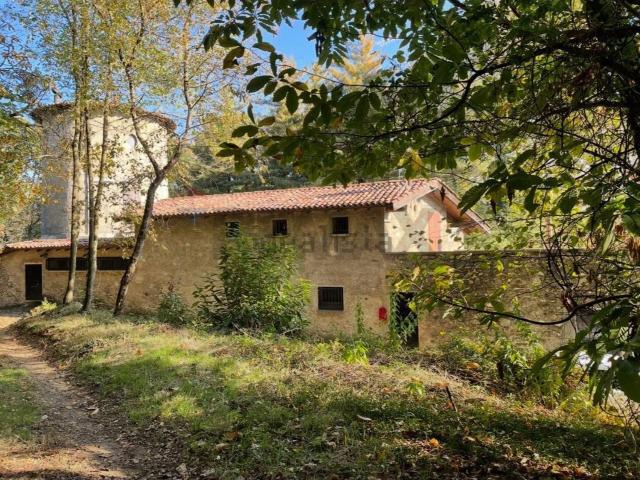 Case e ville in vendita di 346 m² in Via Valmirolo