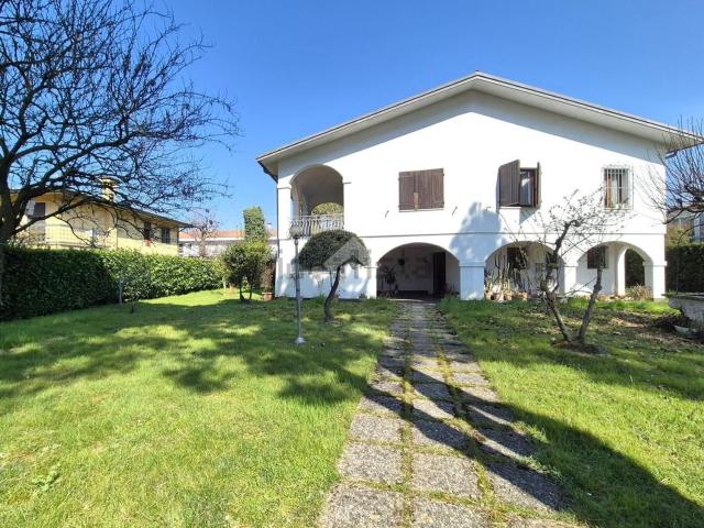 Case e ville in vendita di 348 m² in Via S.Antonio