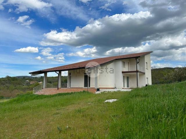 Case e ville in vendita di 348 m² in Via Terrara