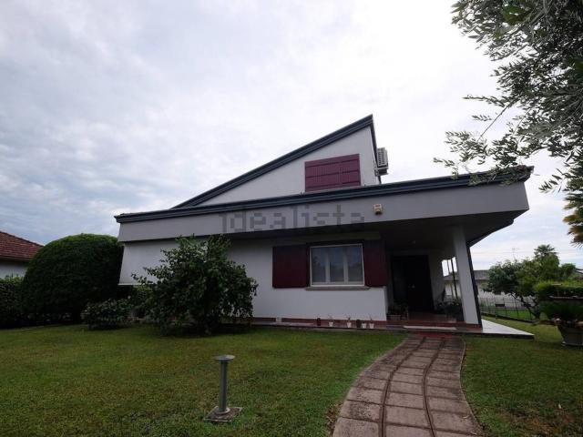 Case e ville in vendita di 349 m²
