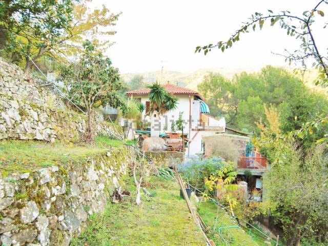 Case e ville in vendita di 349 m²