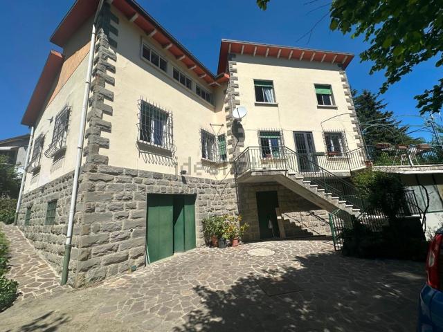 Case e ville in vendita di 349 m² in Via Burione