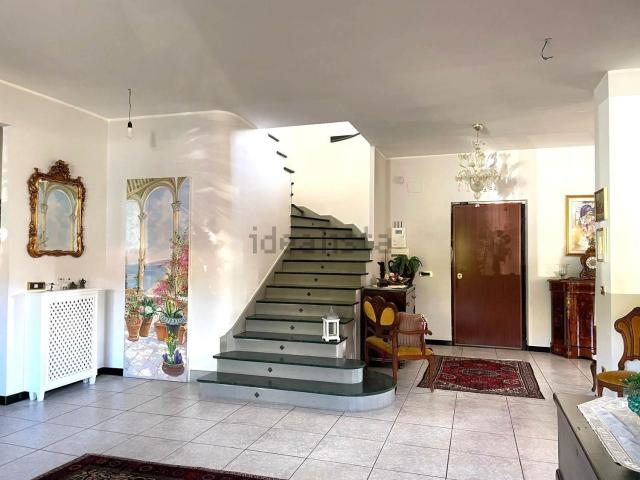 Case e ville in vendita di 349 m² in Via dei Garofani, 70
