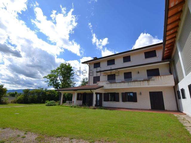 Case e ville in vendita di 349 m² in Via Roiata, 60