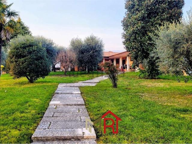 Case e ville in vendita di 350 m²