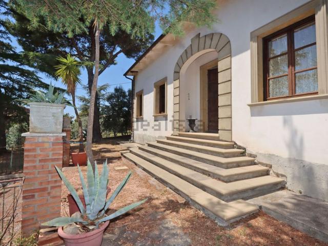 Case e ville in vendita di 350 m² in Via della Ghiraia
