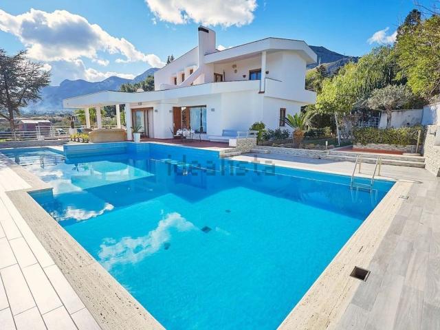 Case e ville in vendita di 350 m²
