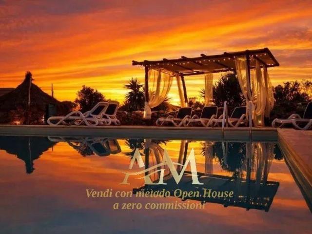 Case e ville in vendita di 350 m² in Via Is Useis, 17
