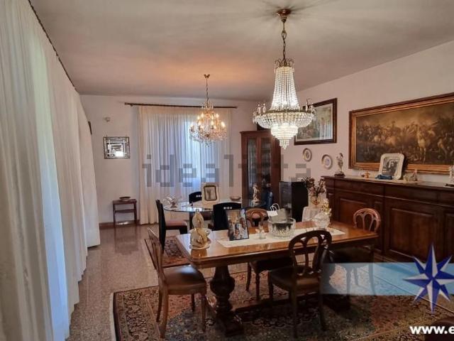 Case e ville in vendita di 350 m²