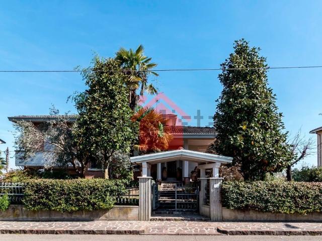 Case e ville in vendita di 350 m²