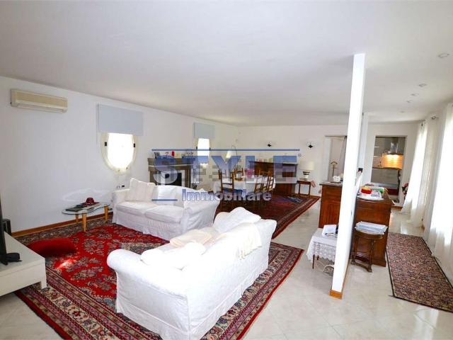 Case e ville in vendita di 350 m²