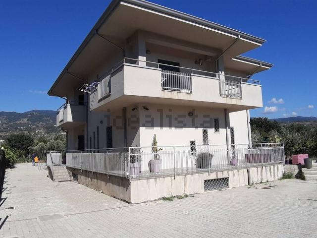 Case e ville in vendita di 350 m²