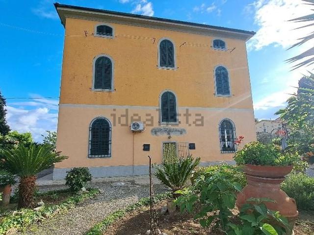 Case e ville in vendita di 350 m²