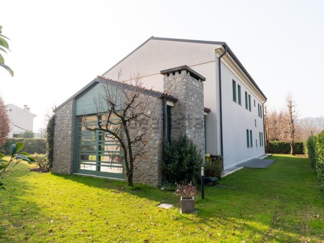 Case e ville in vendita di 350 m²