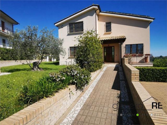 Case e ville in vendita di 350 m²