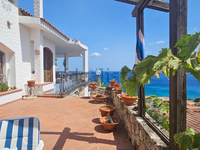 Case e ville in vendita di 350 m² in Traversa I Via del Mare, 13