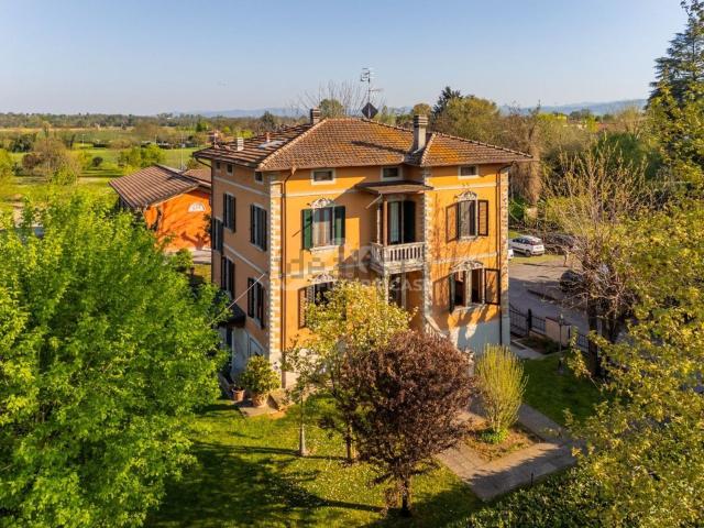 Case e ville in vendita di 350 m² in Via 24 Maggio