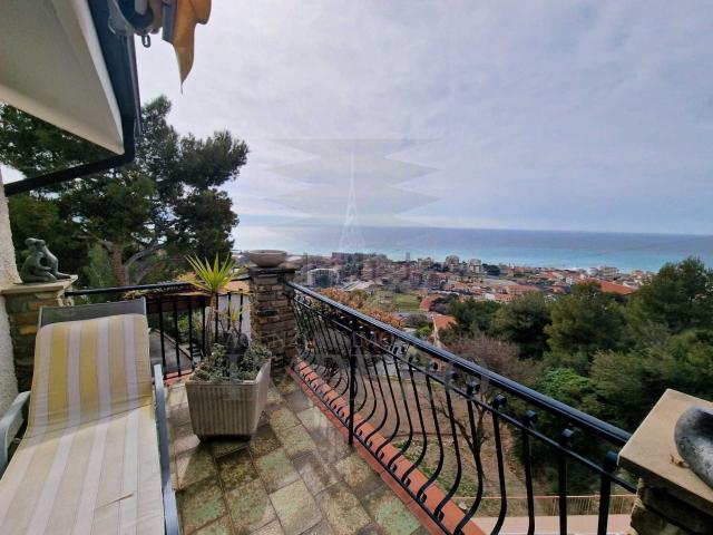 Case e ville in vendita di 350 m² in Via Collasgarba