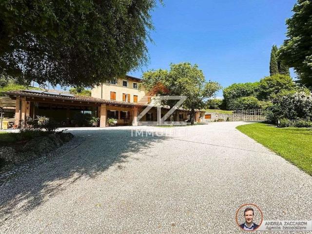 Case e ville in vendita di 350 m² in Via Colvendrame
