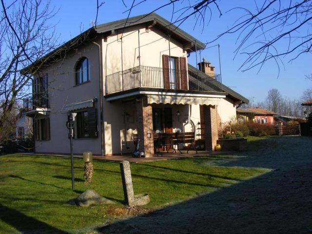 Case e ville in vendita di 350 m² in Via Caduti Libertà