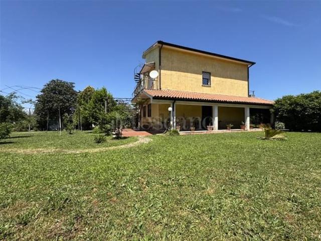 Case e ville in vendita di 350 m² in Via Cancellata Grande