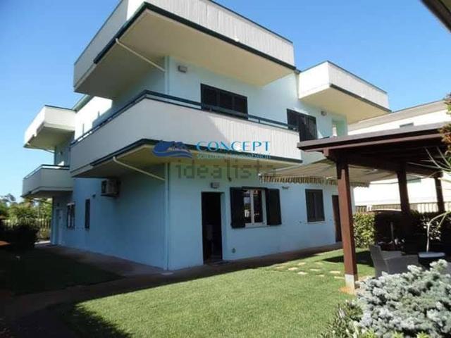 Case e ville in vendita di 350 m² in Via Capri