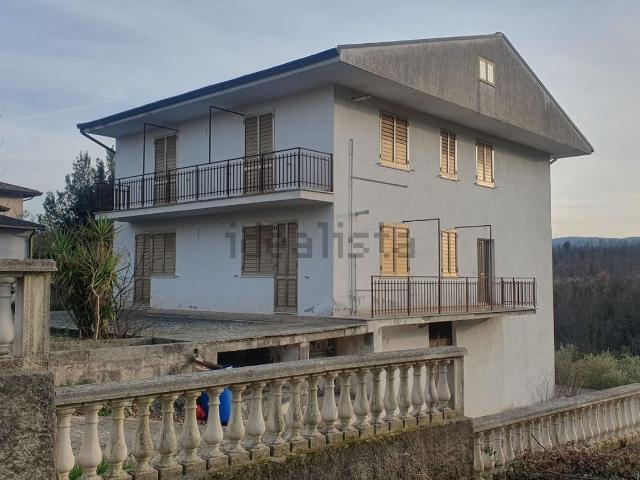 Case e ville in vendita di 350 m² in Via Carpinete