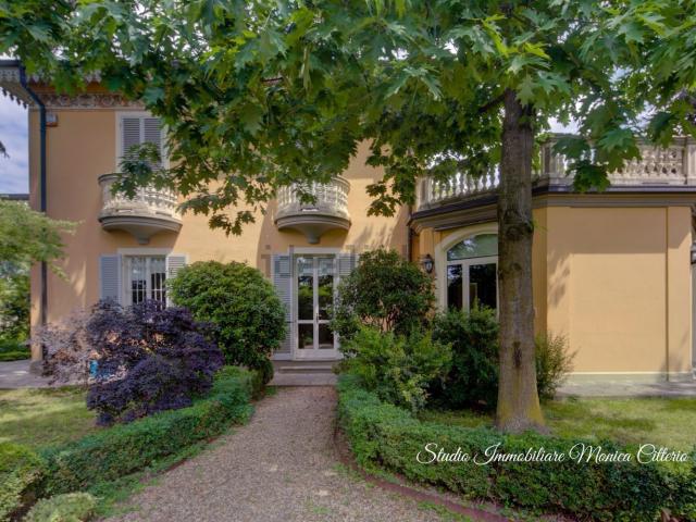 Case e ville in vendita di 350 m² in Via Casale