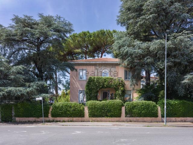 Case e ville in vendita di 350 m² in Via Castruccio Buonamici