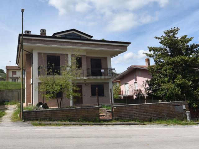 Case e ville in vendita di 350 m² in Via Cillo
