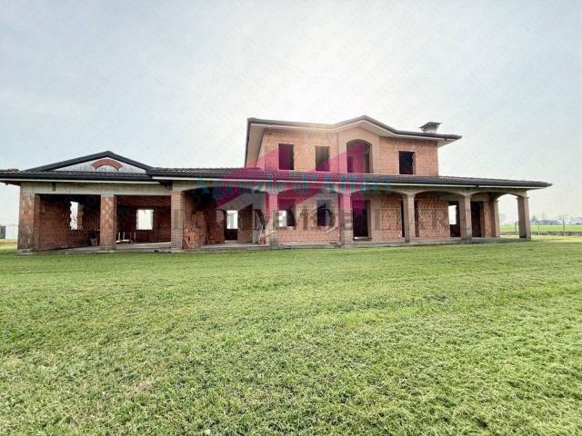 Case e ville in vendita di 350 m² in Via Alfeo Raisi