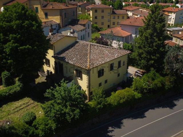 Case e ville in vendita di 350 m² in Via Aretina