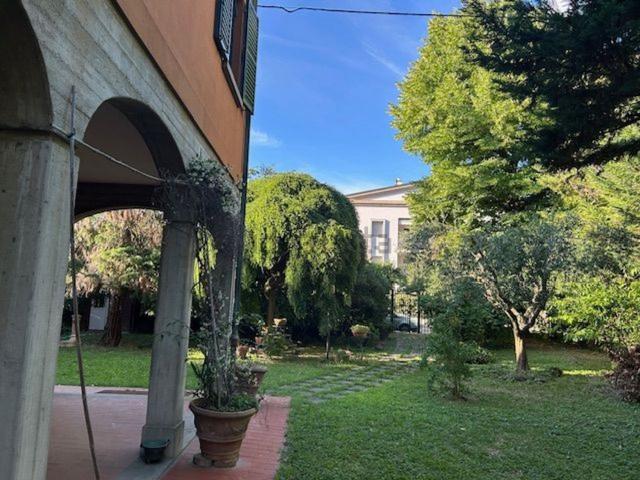 Case e ville in vendita di 300 m² in Via Armandi