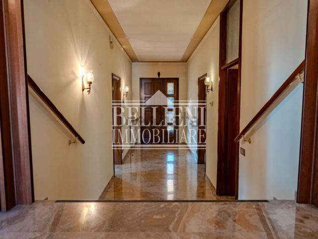 Case e ville in vendita di 350 m² in Via Aurelio dall&apos Acqua
