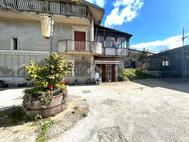 Case e ville in vendita di 350 m² in Via Bosco, 41