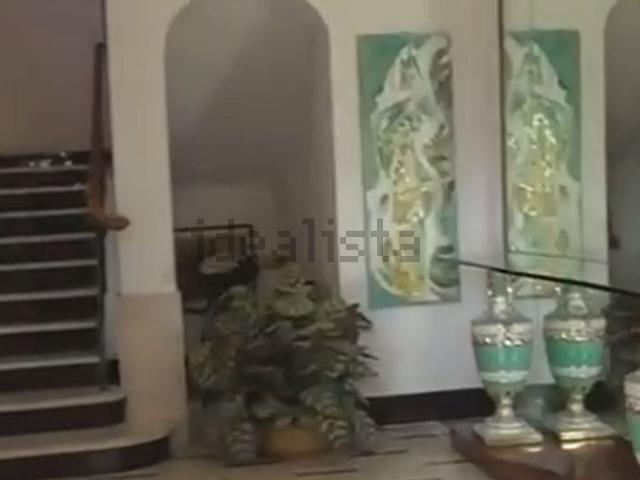 Case e ville in vendita di 350 m² in Via G. D&apos Annunzio