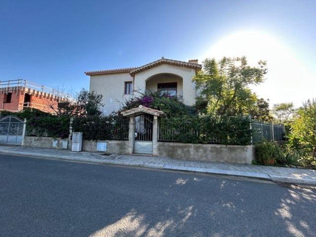 Case e ville in vendita di 350 m² in Via Gennaro Pesce