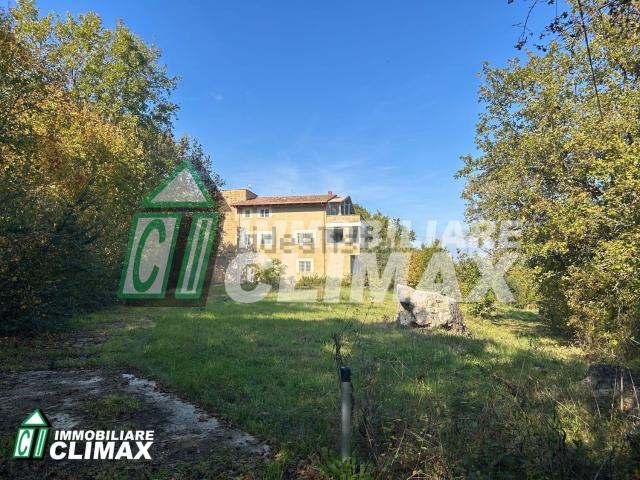 Case e ville in vendita di 350 m² in Via Giardoni, 18
