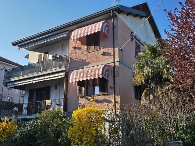 Case e ville in vendita di 350 m² in Via Giovanni Amendola