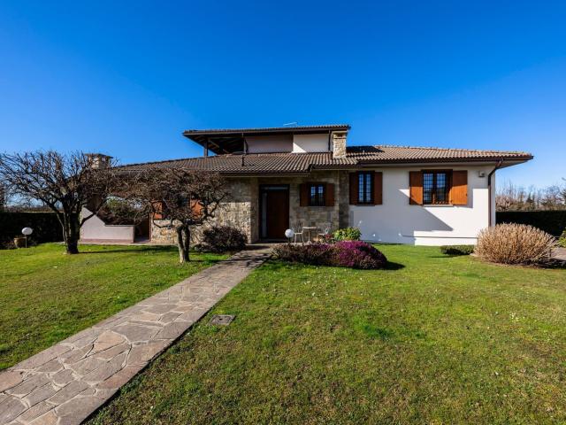 Case e ville in vendita di 350 m² in Via Don Luigi Sturzo, 8