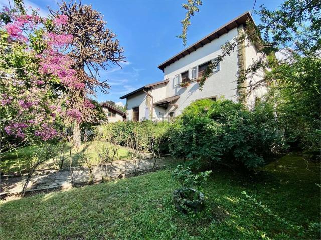 Case e ville in vendita di 350 m² in Via Dante Alighieri, 6