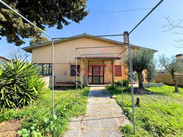 Case e ville in vendita di 350 m² in Via degli Ontani